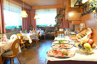 Sala di pranzo dell'albergo Tiefenbrunn